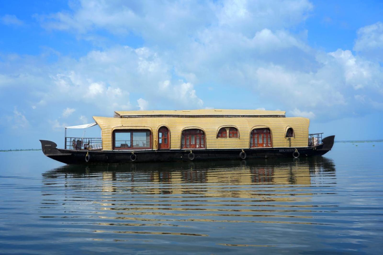 Отель Aqua Castle Houseboat - By Aqua Jumbo Houseboats Alappuzha Экстерьер фото